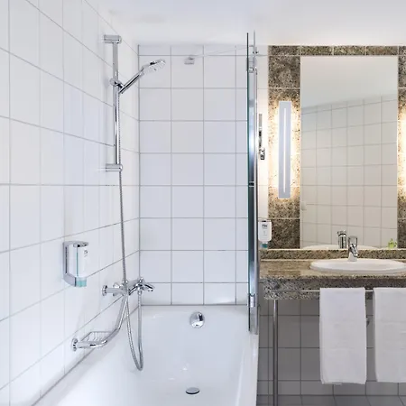 Hotel Nh Frankfurt Airport 4*